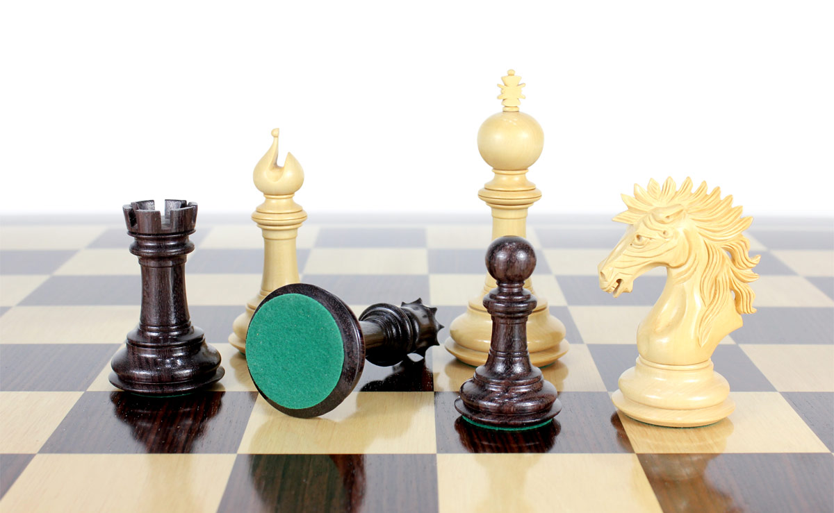 All chess pieces have felted bottom.